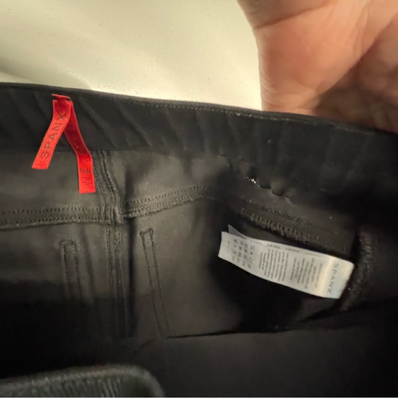 $148 Spanx Jeanish ankle leggings black shaping denim Medium 26” inseam - Picture 8 of 15